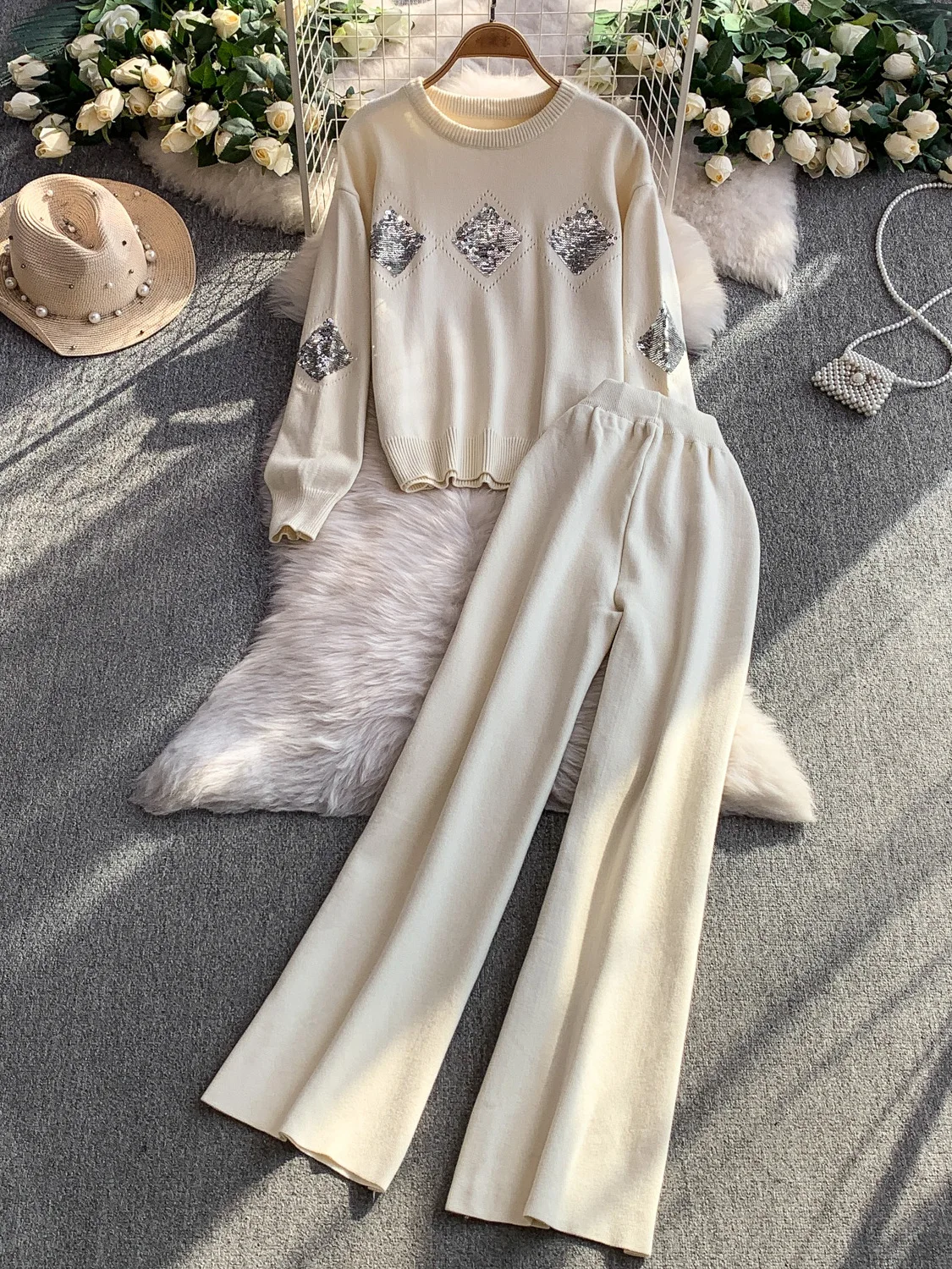 Модный вязаный комплект, женский осенний повседневный блестящий круглый свитшот с высокой талией, широкие брюки, комплект из двух предметов
Модный вязаный комплект, женский осенний повседневный блестящий круглый свитшот с высокой талией, широкие брюки, комплект из двух предметов