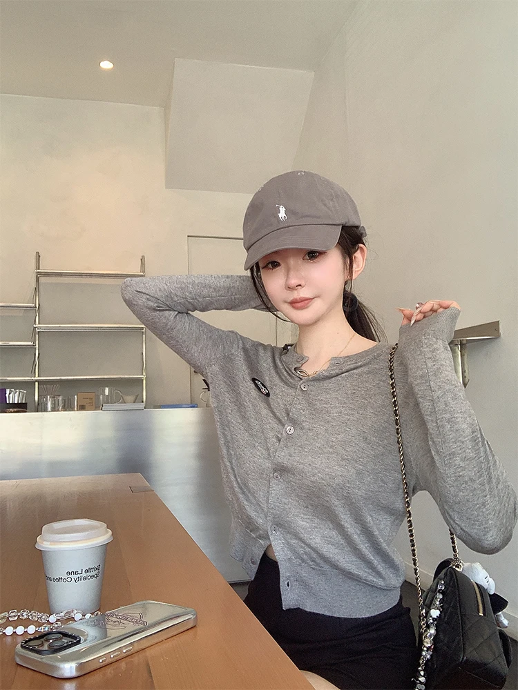 Мягкий легкий всесезонный кардиган с защитой от солнца, корейский стиль, приталенный, с длинными рукавами, круглым вырезом, вязаный свитер для мужчин
Мягкий легкий всесезонный кардиган с защитой от солнца, корейский стиль, приталенный, с длинными рукавами, круглым вырезом, вязаный свитер для мужчин