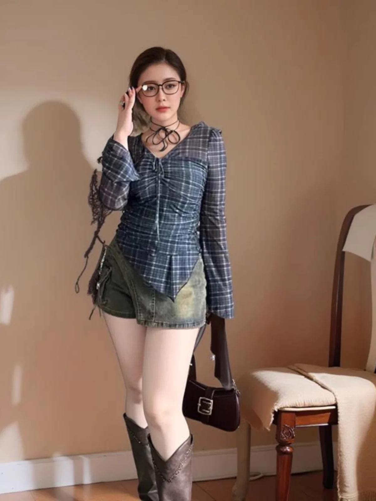 Slim Fit Long Sleeve V-Neck Plaid Women's Top Retro Commute Trend plus Size Irregular Pattern Button Detail Korean Style Shirt
Slim Fit Long Sleeve V-Neck Plaid Women's Top Retro Commute Trend plus Size Irregular Pattern Button Detail Korean Style Shirt