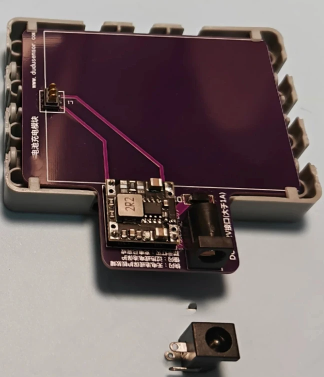 Модуль зарядки литиевой батареи, индивидуальный вход за питанием зарядки, внешний режим 9-12 В
Модуль зарядки литиевой батареи, индивидуальный вход за питанием зарядки, внешний режим 9-12 В