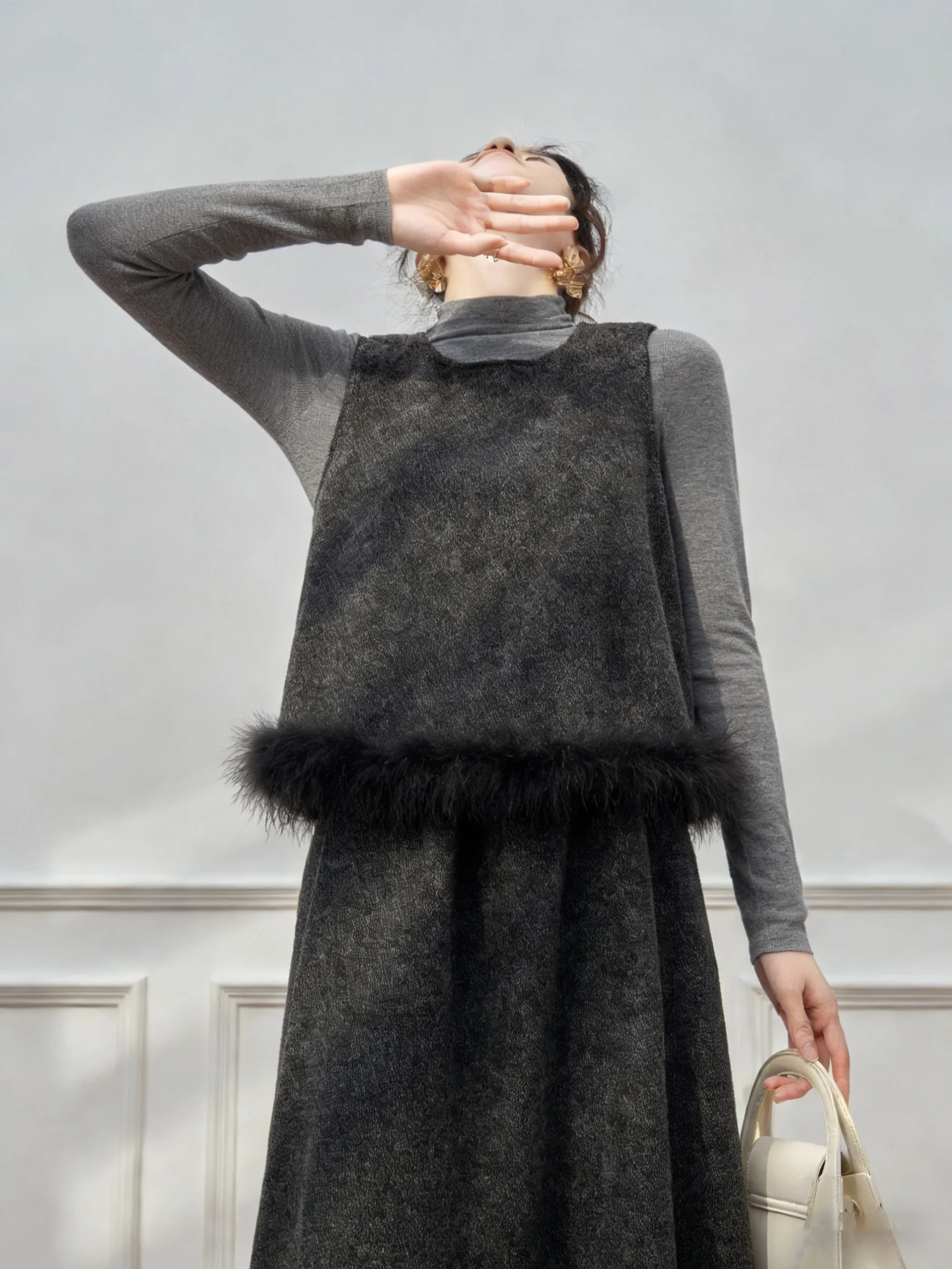 Корейский комплект из жилета и юбки в стиле пэчворк для женщин, модный зимний наряд с высокой талией, свободный крой, повседневная одежда
Корейский комплект из жилета и юбки в стиле пэчворк для женщин, модный зимний наряд с высокой талией, свободный крой, повседневная одежда