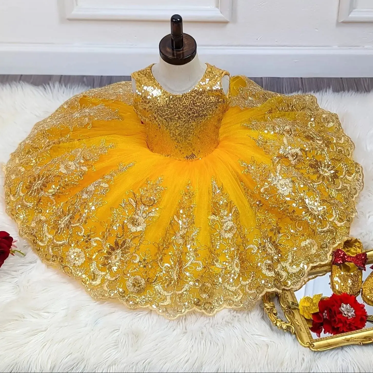 Gold Sequined Girls Birthday Party Dress Customized Lace Flower Girl Dresses for Wedding Princess Queens Little Baby Ball Gowns
Gold Sequined Girls Birthday Party Dress Customized Lace Flower Girl Dresses for Wedding Princess Queens Little Baby Ball Gowns