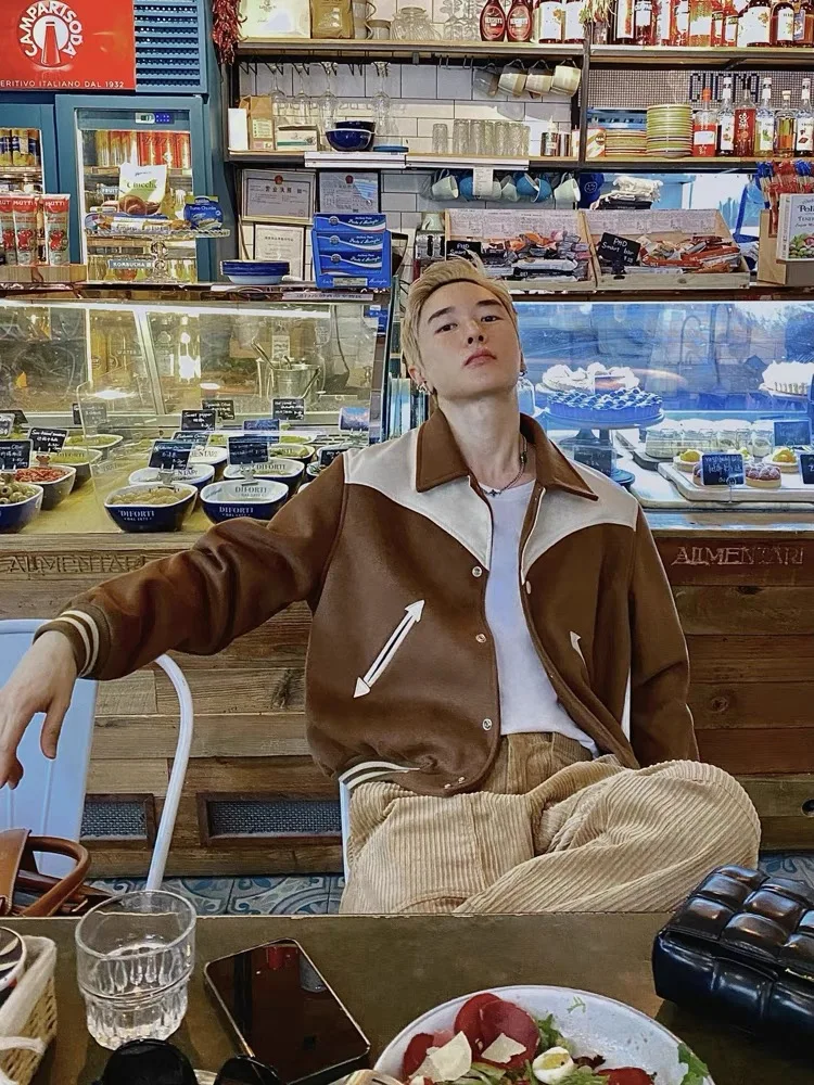 Свободная замшевая куртка в уличном стиле, молодежная, трендовая, осенне-зимняя, с длинными рукавами, повседневная верхняя одежда
Свободная замшевая куртка в уличном стиле, молодежная, трендовая, осенне-зимняя, с длинными рукавами, повседневная верхняя одежда