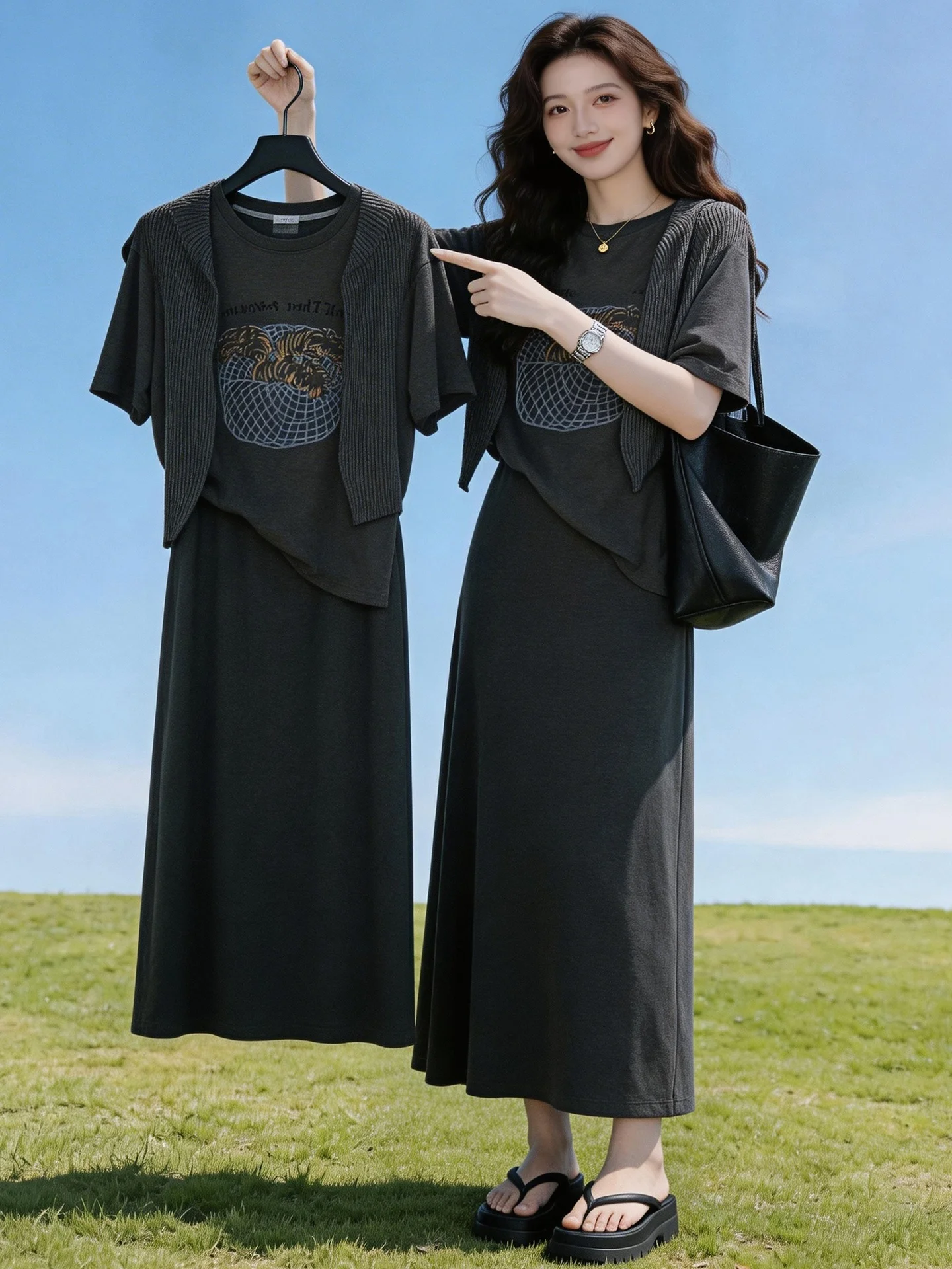 Fashionable Grey Slimming T-Shirt And High Waist Skirt Set Summer 2026 Design Sense Three Piece Suite Casual Commute Style
Fashionable Grey Slimming T-Shirt And High Waist Skirt Set Summer 2026 Design Sense Three Piece Suite Casual Commute Style
