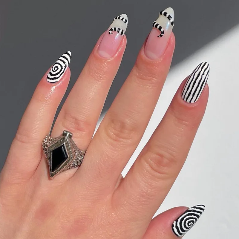 24Pcs Black White Fingerprint False Nail Tips For Women Finished Fake Nails luxury Style Removable Press On Nail Sticker
24Pcs Black White Fingerprint False Nail Tips For Women Finished Fake Nails luxury Style Removable Press On Nail Sticker