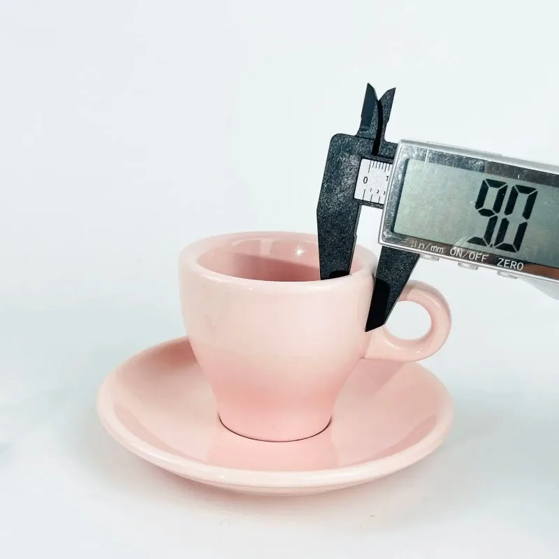 New 80ml Ceramic Espresso Cup Delicate Mini Mug With Saucer 9mm Thick Pink Cup Breakfast Milk Mug Home Office Cup Art Decoration
New 80ml Ceramic Espresso Cup Delicate Mini Mug With Saucer 9mm Thick Pink Cup Breakfast Milk Mug Home Office Cup Art Decoration