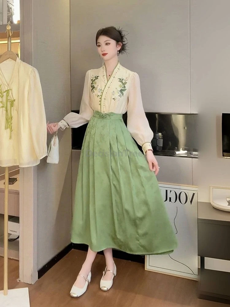Daily Women Hanfu Set Chinese Style Costume Mamianqun Ming Dynasty Weaving Green Horse Face Skirt Chinese Dress Original
Daily Women Hanfu Set Chinese Style Costume Mamianqun Ming Dynasty Weaving Green Horse Face Skirt Chinese Dress Original