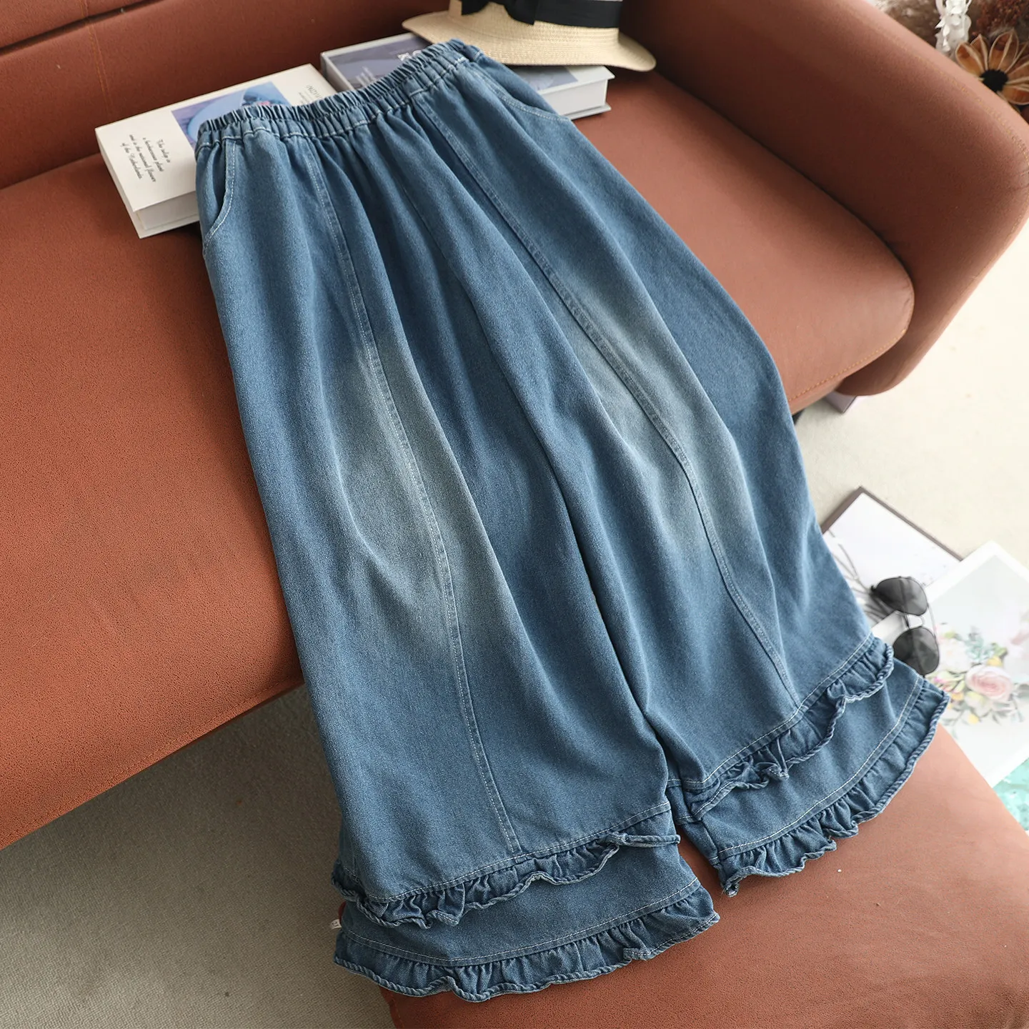 Japanese Vintage Mori Girl Ruffles Hem Denim Wide Leg Pants Women Spring Autumn New Elastic Waist Casual Loose Straight Jeans
Japanese Vintage Mori Girl Ruffles Hem Denim Wide Leg Pants Women Spring Autumn New Elastic Waist Casual Loose Straight Jeans