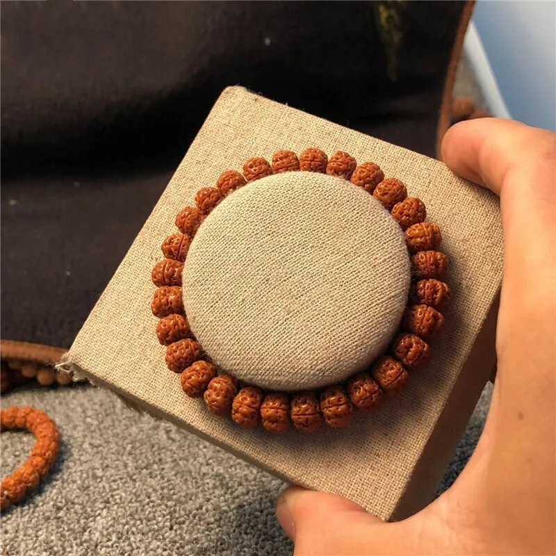 Brushed Patina Jade Small Vajra Bodhi Plum Blossom Bracelet Five Petals
Brushed Patina Jade Small Vajra Bodhi Plum Blossom Bracelet Five Petals