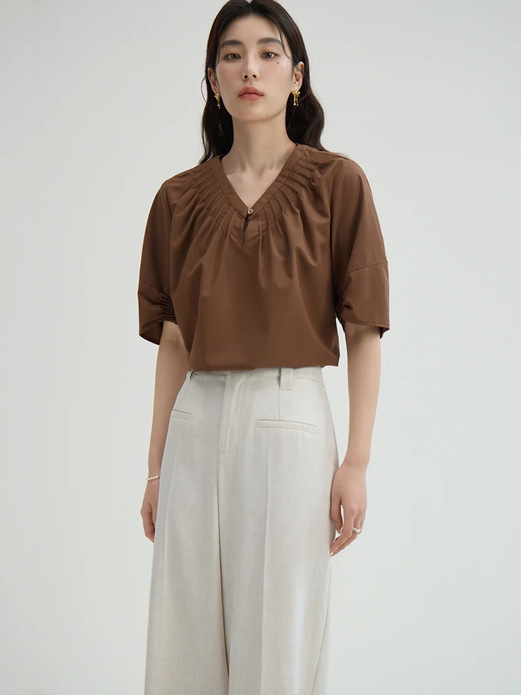 DUSHU V-Neck Pleated Design Women Half Sleeve Thin Blouse Temperament Coffee Color Female Summer Short Beige Shirt 24DS82304
DUSHU V-Neck Pleated Design Women Half Sleeve Thin Blouse Temperament Coffee Color Female Summer Short Beige Shirt 24DS82304