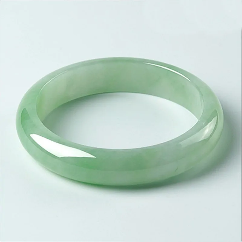 New Natural Light Green Bracelet, Fashionable and Versatile Temperament Jewelry
New Natural Light Green Bracelet, Fashionable and Versatile Temperament Jewelry