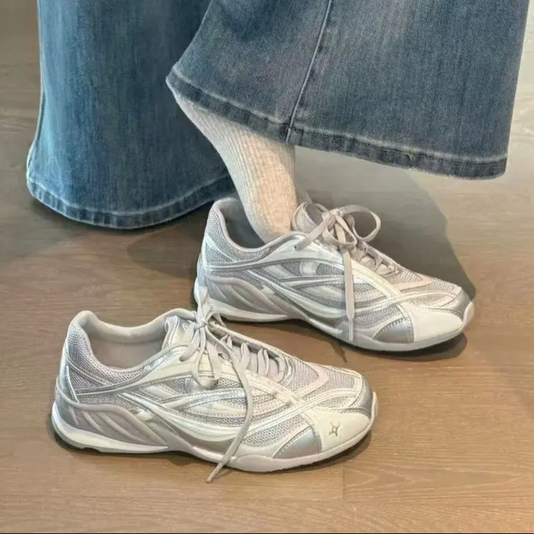 Retro soft soled mesh women's 2026 new spring sports and leisure shoes, thick soled breathable white shoes
Retro soft soled mesh women's 2026 new spring sports and leisure shoes, thick soled breathable white shoes