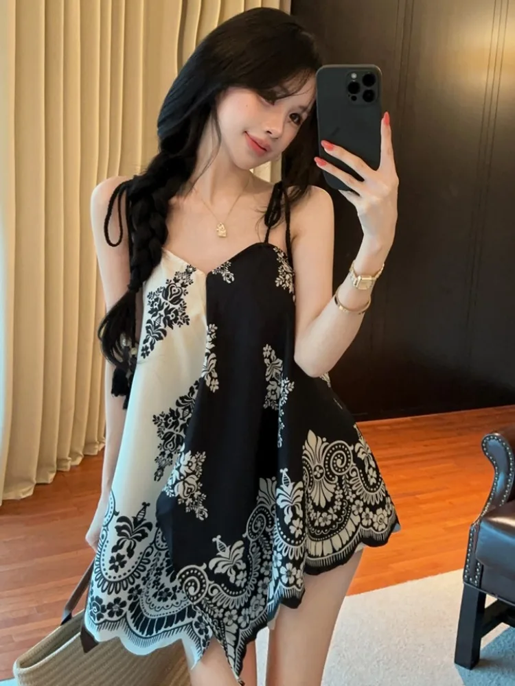 Retro Print Midi Fashion Strap Top Women Summer New Loose Slimming Holiday New Chinese Design Top Asymmetrical Hem Tunic
Retro Print Midi Fashion Strap Top Women Summer New Loose Slimming Holiday New Chinese Design Top Asymmetrical Hem Tunic