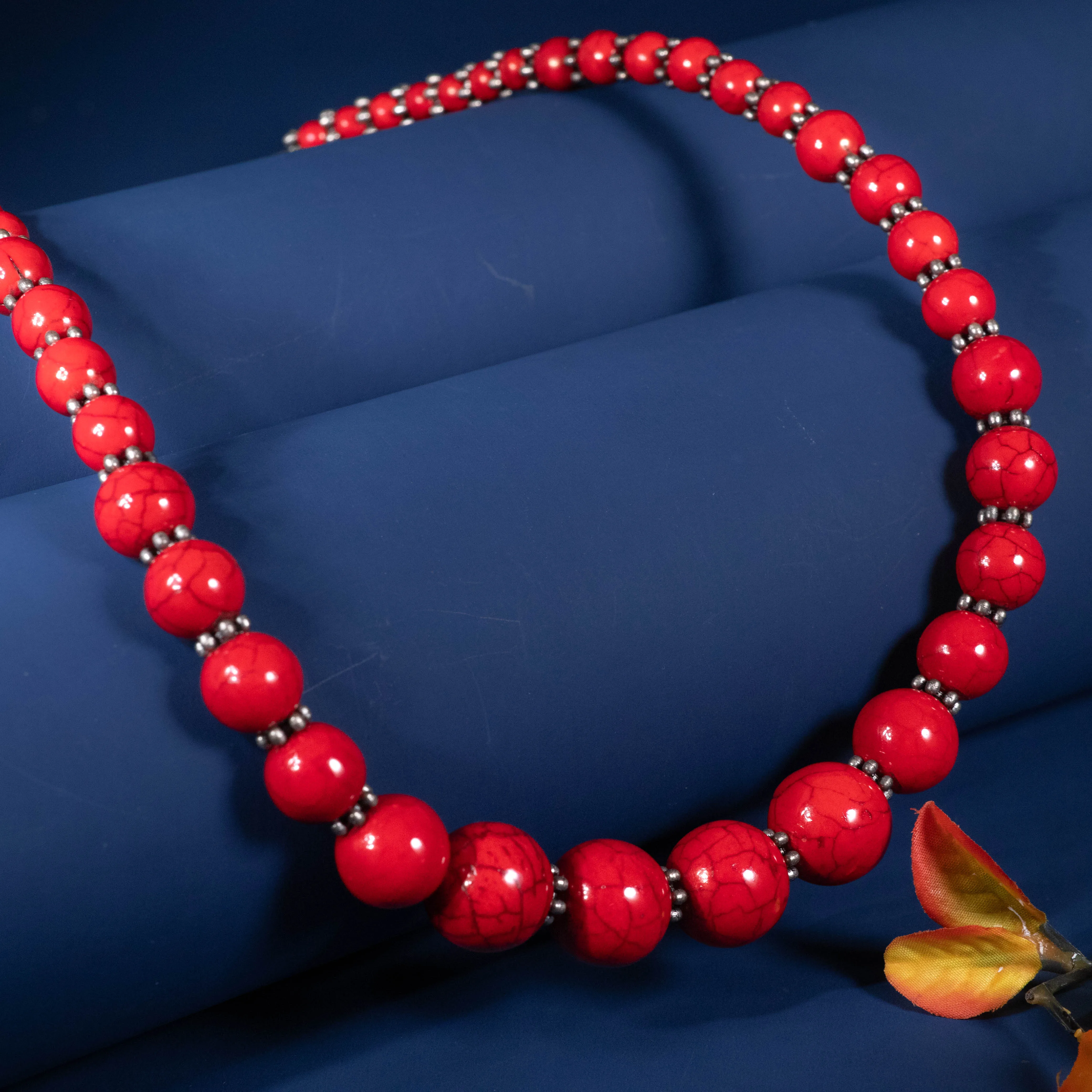 Retro necklace, luxurious and not fading, red extended version with a neck-hanging design
Retro necklace, luxurious and not fading, red extended version with a neck-hanging design