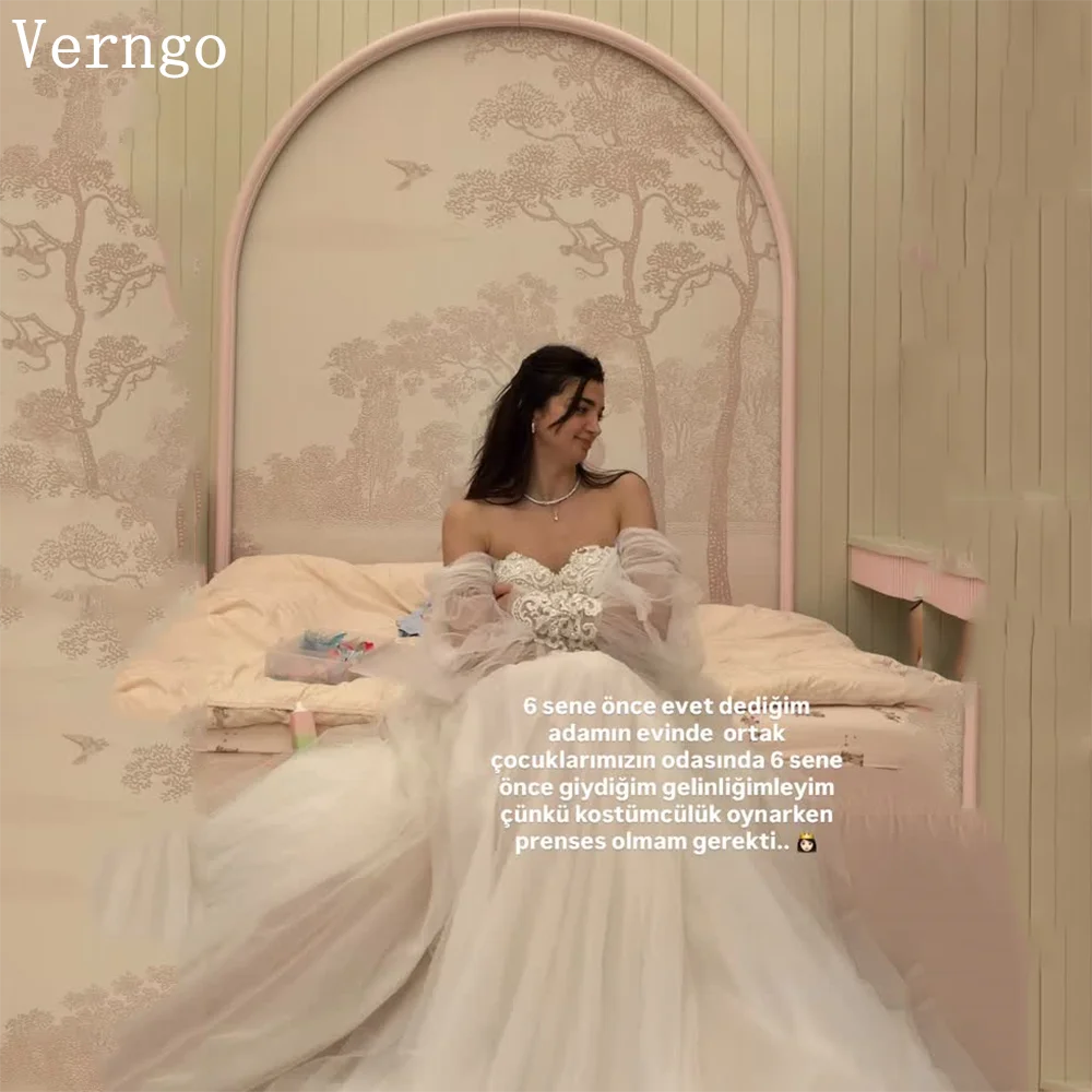 Verngo lvory Tulle Appliques Wedding Dress Off The Shoulder Maxi Appliques Bridal Gowns Women Modern Bride Dresses Customized
Verngo lvory Tulle Appliques Wedding Dress Off The Shoulder Maxi Appliques Bridal Gowns Women Modern Bride Dresses Customized