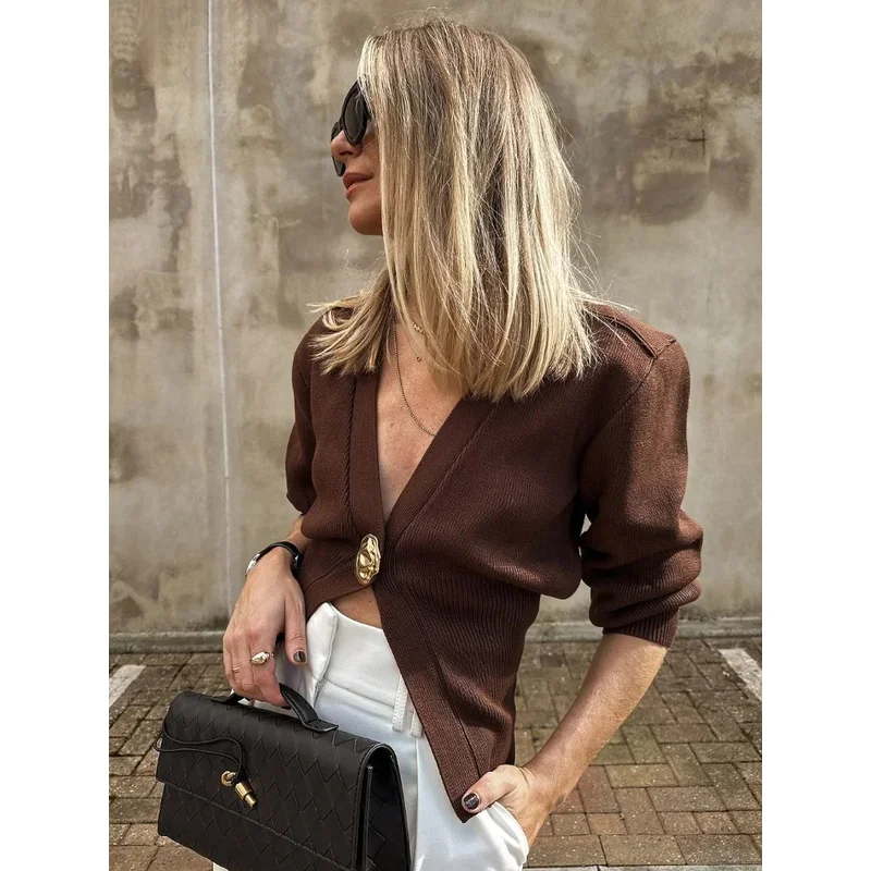 Knitted single button cardigan women elegant V-neck long lantern sleeve sweaters 2024 autumn new female solid tops streetwear
Knitted single button cardigan women elegant V-neck long lantern sleeve sweaters 2024 autumn new female solid tops streetwear