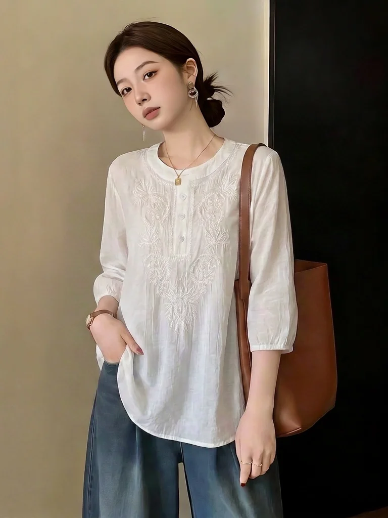 Elegant Embroidered Short Sleeve Shirt Women's Loose Fit Summer New Style Big Size Thin Top Commute Korean Version round Neck
Elegant Embroidered Short Sleeve Shirt Women's Loose Fit Summer New Style Big Size Thin Top Commute Korean Version round Neck