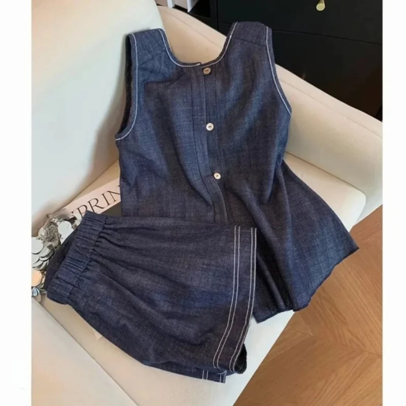 Fashion denim two piece set women's summer new sleeveless single breasted vest top+high waisted shorts casual simple set
Fashion denim two piece set women's summer new sleeveless single breasted vest top+high waisted shorts casual simple set