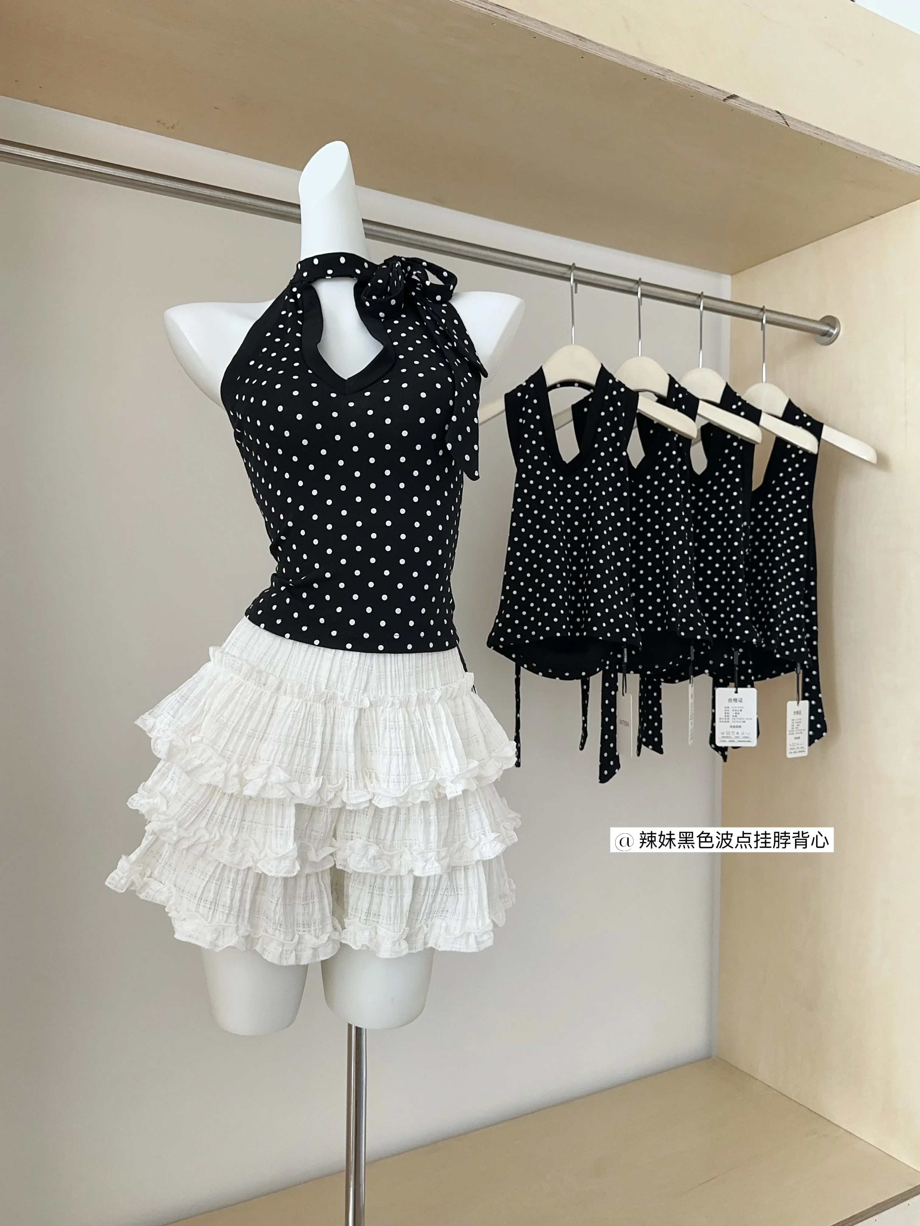French Chic Polka Dot Halter Vest Women Summer New Pure Desire Sweet Spicy Clothing Female V-neck Vintage Designer Slim Blouse
French Chic Polka Dot Halter Vest Women Summer New Pure Desire Sweet Spicy Clothing Female V-neck Vintage Designer Slim Blouse