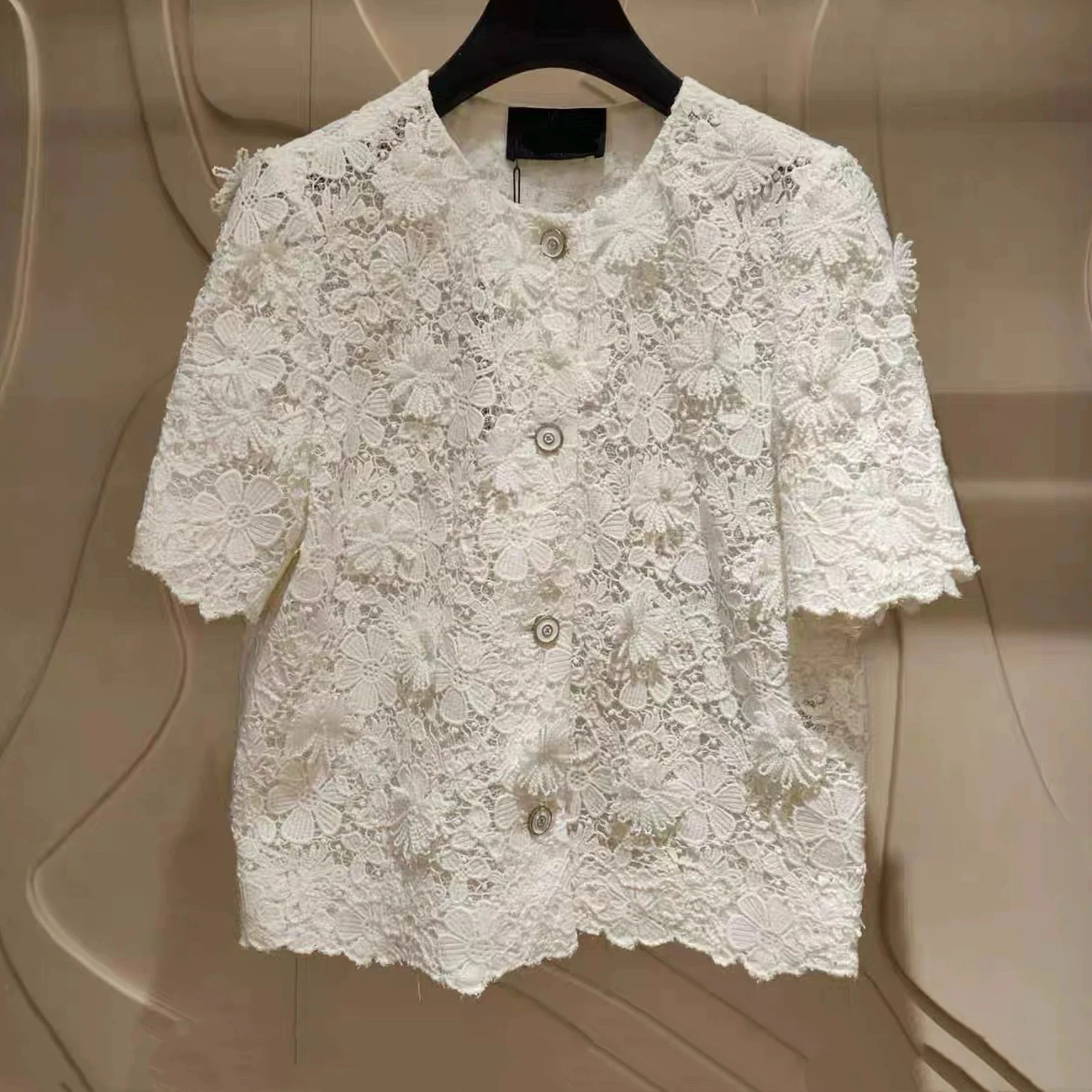 Korean Sle L*NVIN Summer 25 Heavy Embroidery Lace Flower round Ne Loose Fit Button ort Sve Open Cardigan Women's irt
Korean Sle L*NVIN Summer 25 Heavy Embroidery Lace Flower round Ne Loose Fit Button ort Sve Open Cardigan Women's irt