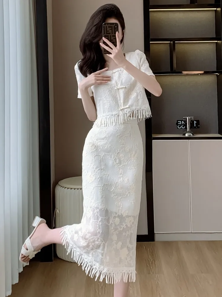 2025 Summer Elegant French Tassel Women's Two Pieces Set Sliod Single Breasted Square Collar Medium Skirts Suit Basics Fashion
2025 Summer Elegant French Tassel Women's Two Pieces Set Sliod Single Breasted Square Collar Medium Skirts Suit Basics Fashion