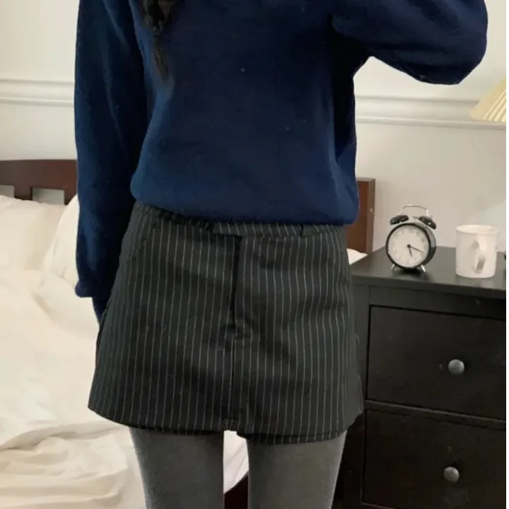 High Waist A-Line Skirt for Women Chic Autumn Winter New Sle Retro Stripes Slimming Versatile Faion Wrap Body Skirt
High Waist A-Line Skirt for Women Chic Autumn Winter New Sle Retro Stripes Slimming Versatile Faion Wrap Body Skirt