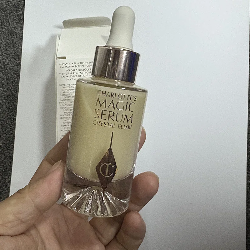 Сыворотка Charlotte Tilbury Magic Serum Crystal Elixir Supercharged Youth Vitamin C Hydrate Clear Essence, увлажняющая и укрепляющая, 30 мл
Сыворотка Charlotte Tilbury Magic Serum Crystal Elixir Supercharged Youth Vitamin C Hydrate Clear Essence, увлажняющая и укрепляющая, 30 мл