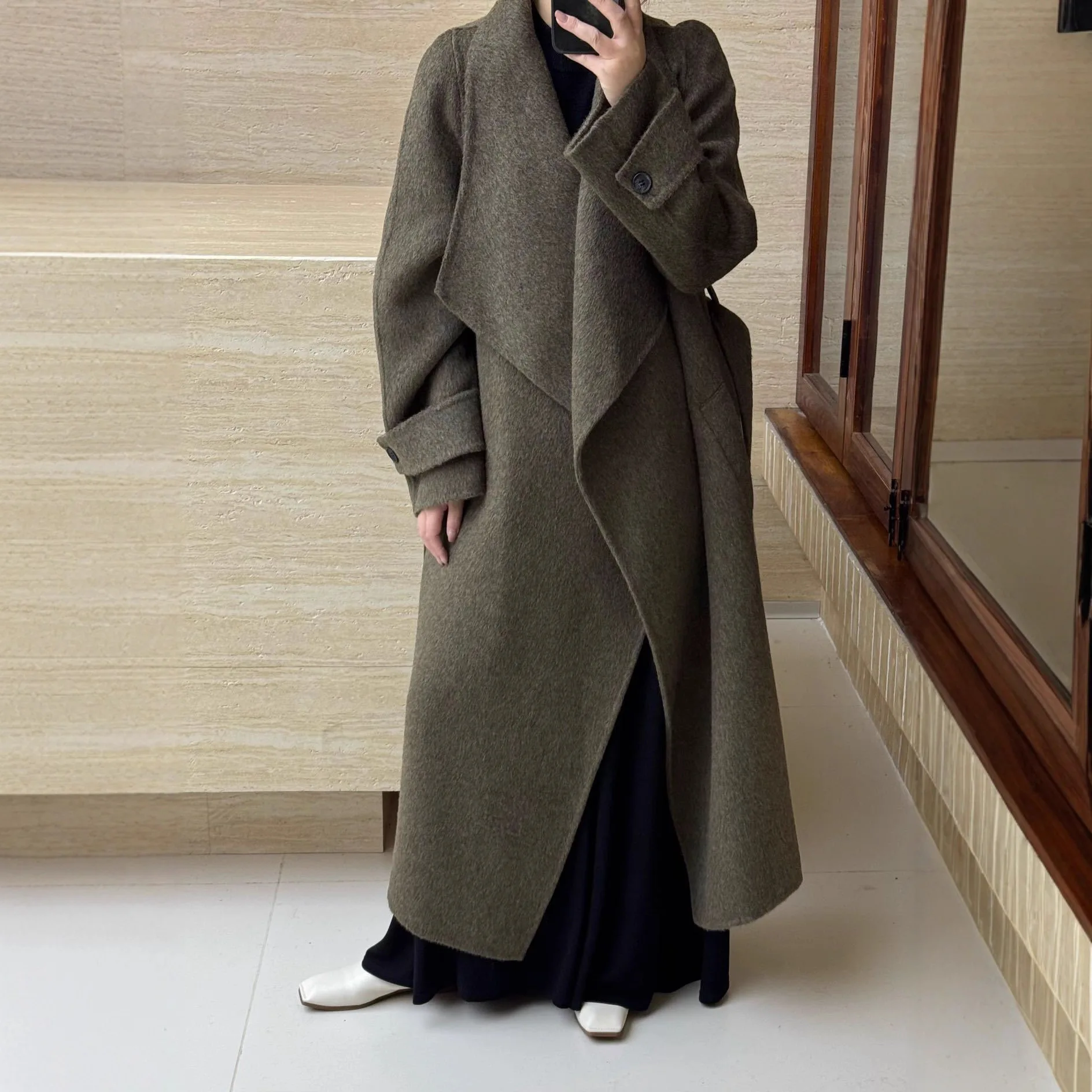 Шерстяное пальто оверсайз с широким воротником в стиле лейзи-шик, двустороннее, удлиненное, для женщин, зимнее, длинное, 2026
Шерстяное пальто оверсайз с широким воротником в стиле лейзи-шик, двустороннее, удлиненное, для женщин, зимнее, длинное, 2026