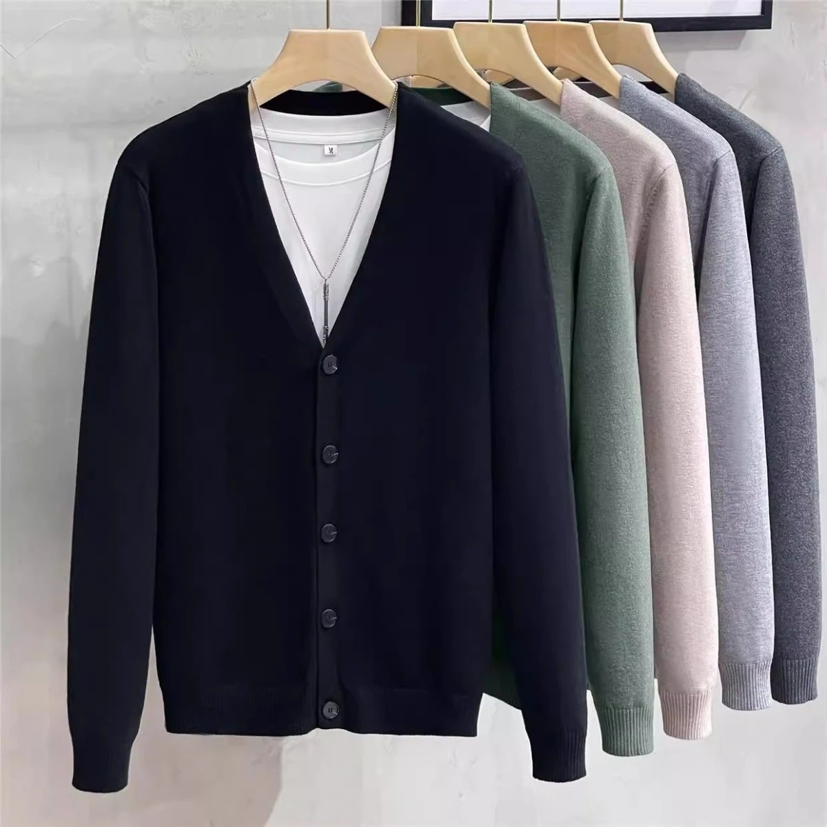Spring Autumn 2025 Men's Knitted Open Cardigan Casual V-ne Sweater Outerwear Korean Sle Long Sve Polyester Fiber
Spring Autumn 2025 Men's Knitted Open Cardigan Casual V-ne Sweater Outerwear Korean Sle Long Sve Polyester Fiber