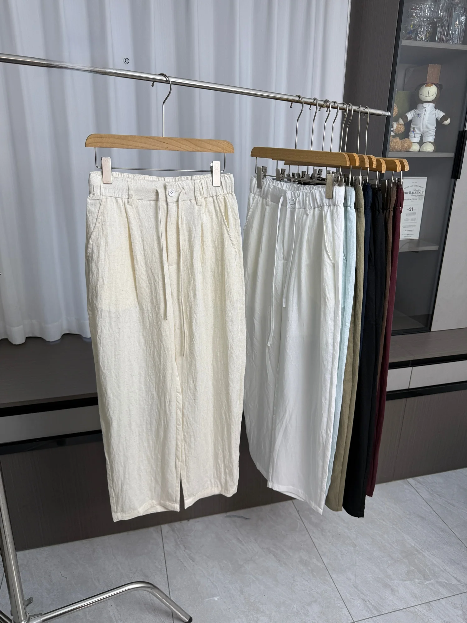 Cool Comfortable Men's Summer Casual Pants Elastic Waist Straight Leg Thin Breathable Lightweight Trousers for Daily Wear
Cool Comfortable Men's Summer Casual Pants Elastic Waist Straight Leg Thin Breathable Lightweight Trousers for Daily Wear