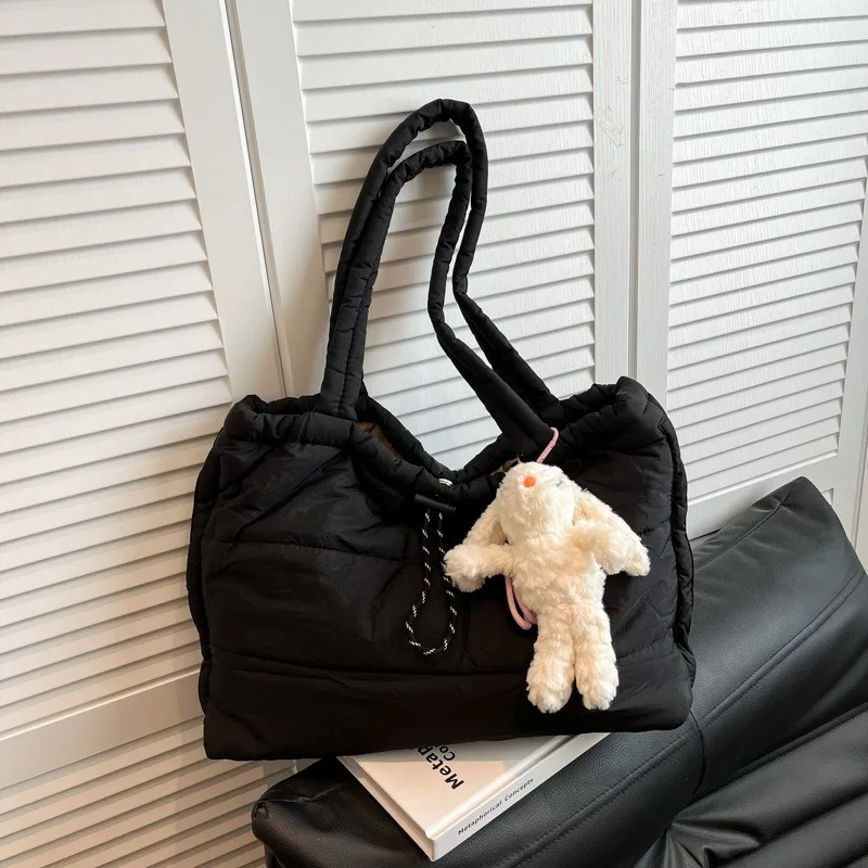 Модная женская сумка, Новое поступление зимы 2025 года, высококачественная большая вместительная сумка из хлопка и бархата, милый стиль
Модная женская сумка, Новое поступление зимы 2025 года, высококачественная большая вместительная сумка из хлопка и бархата, милый стиль