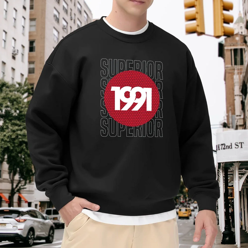 Men's Black Crew Neck Loose Sweatshirt, Retro 1991 Letter Print Top, Street Fashion Casual Versatile, Comfortable and Breathable for Everyday Wear
Men's Black Crew Neck Loose Sweatshirt, Retro 1991 Letter Print Top, Street Fashion Casual Versatile, Comfortable and Breathable for Everyday Wear