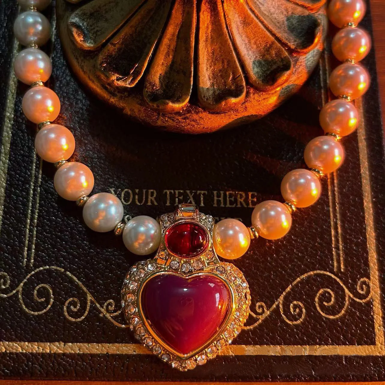 Vintage glass pearl with love pendant necklace for women‘s girl party gift jewlry whosale
Vintage glass pearl with love pendant necklace for women‘s girl party gift jewlry whosale