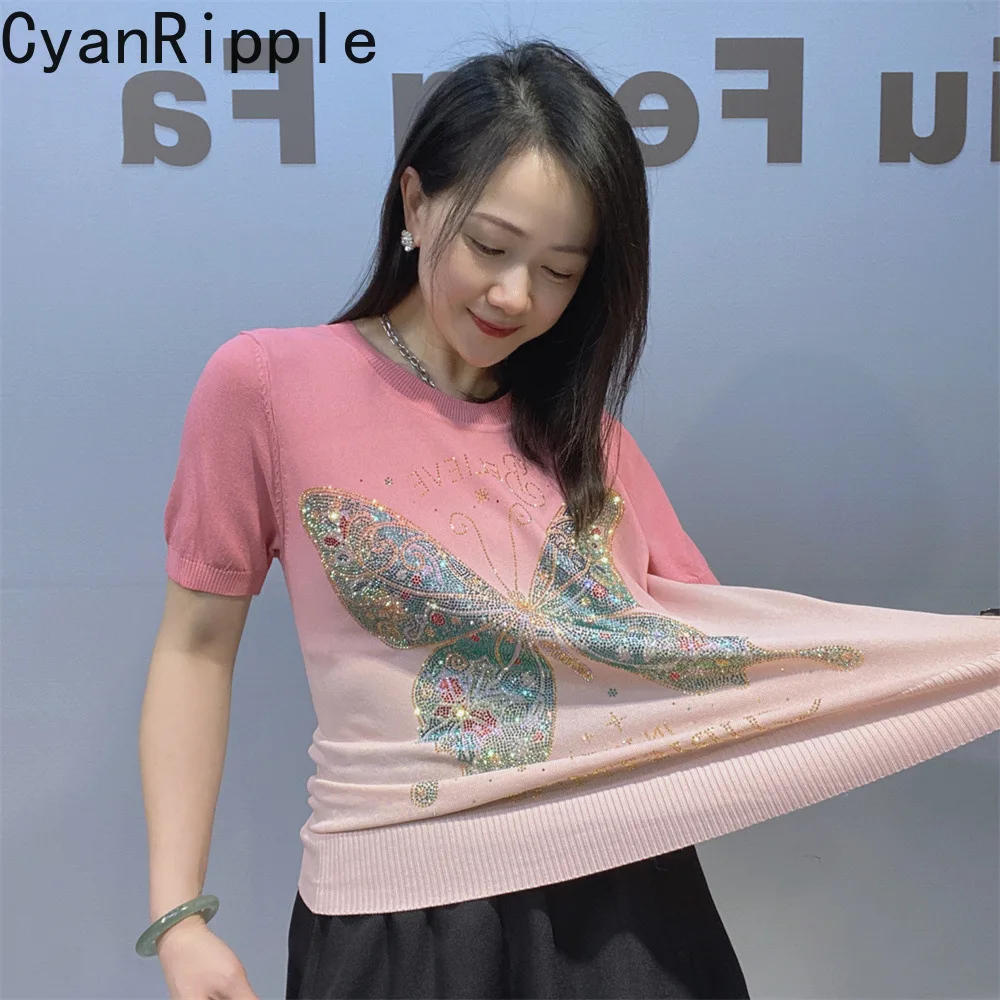 Ice Silk Short Sleeve Women Knitting Shirt 2026 New Summer Gradient Hot Diamonds Butterfly Round Neck Top All-match Thin Sweater
Ice Silk Short Sleeve Women Knitting Shirt 2026 New Summer Gradient Hot Diamonds Butterfly Round Neck Top All-match Thin Sweater