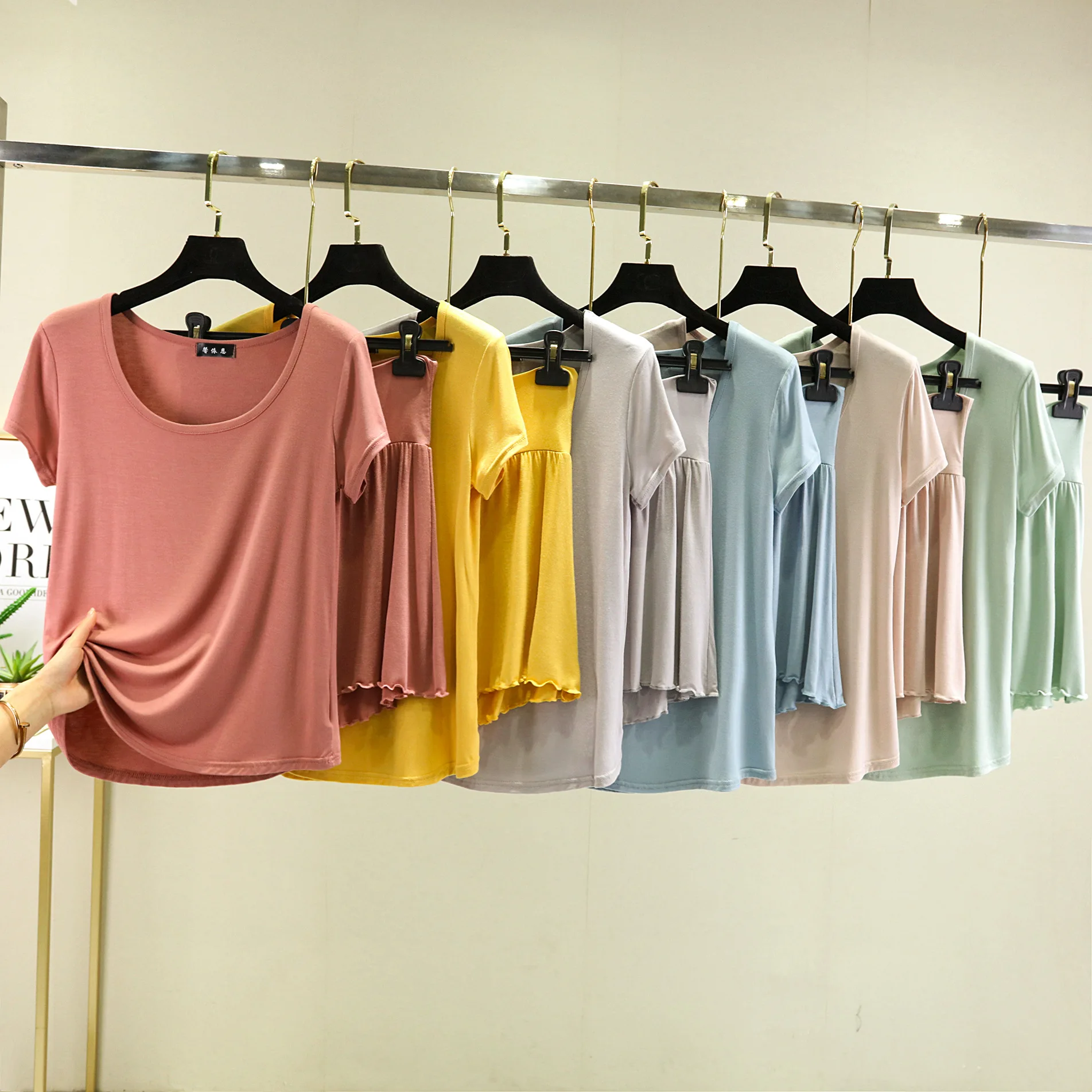 Summer 2pcs Homewear set Modal U Neck T-shirt short sleeves and shorts high waist Plus size Casual sleepwear suits Solid color
Summer 2pcs Homewear set Modal U Neck T-shirt short sleeves and shorts high waist Plus size Casual sleepwear suits Solid color