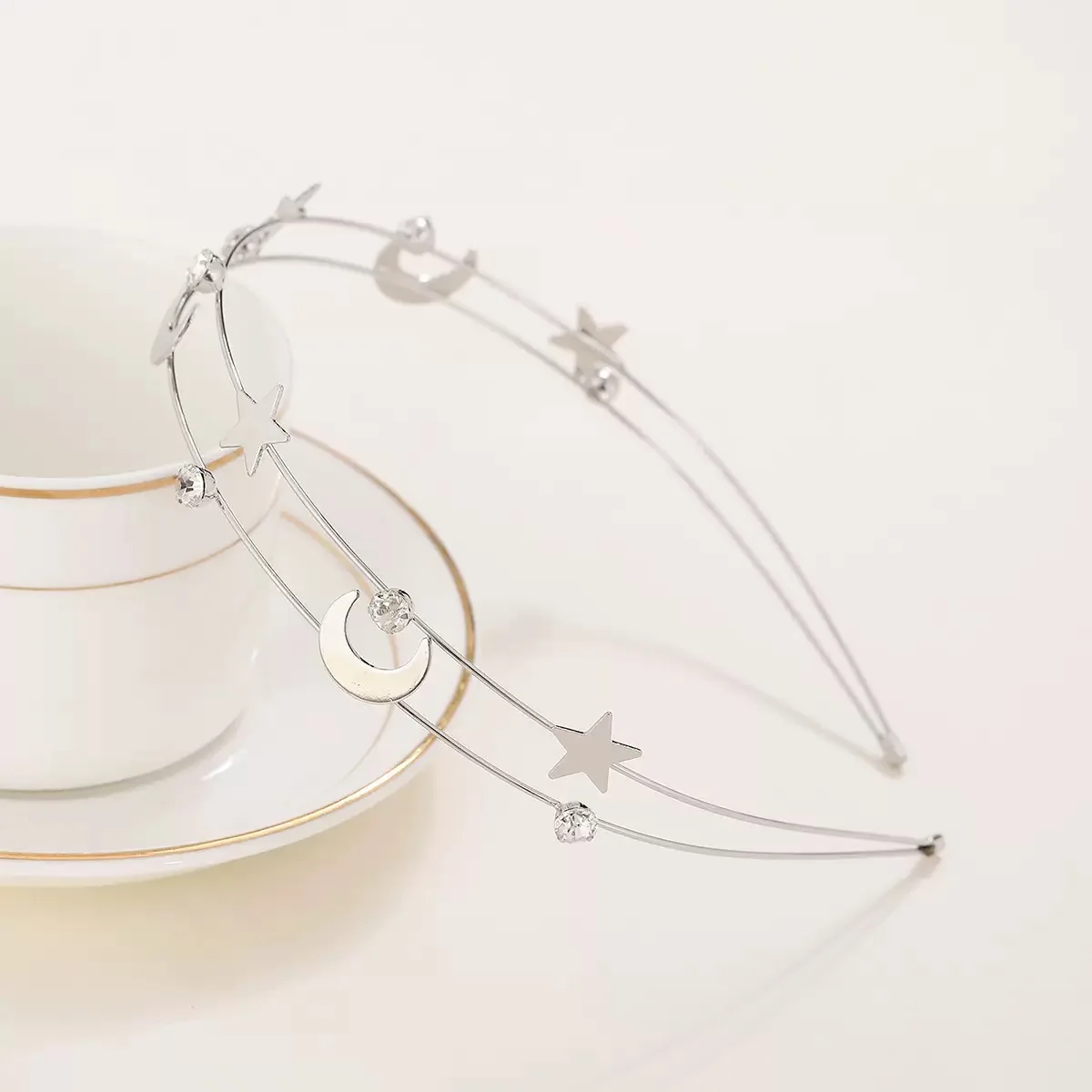 Headband female all-in-one Mori super fairy stars moon headband sweet girl hairpin simple headband
Headband female all-in-one Mori super fairy stars moon headband sweet girl hairpin simple headband