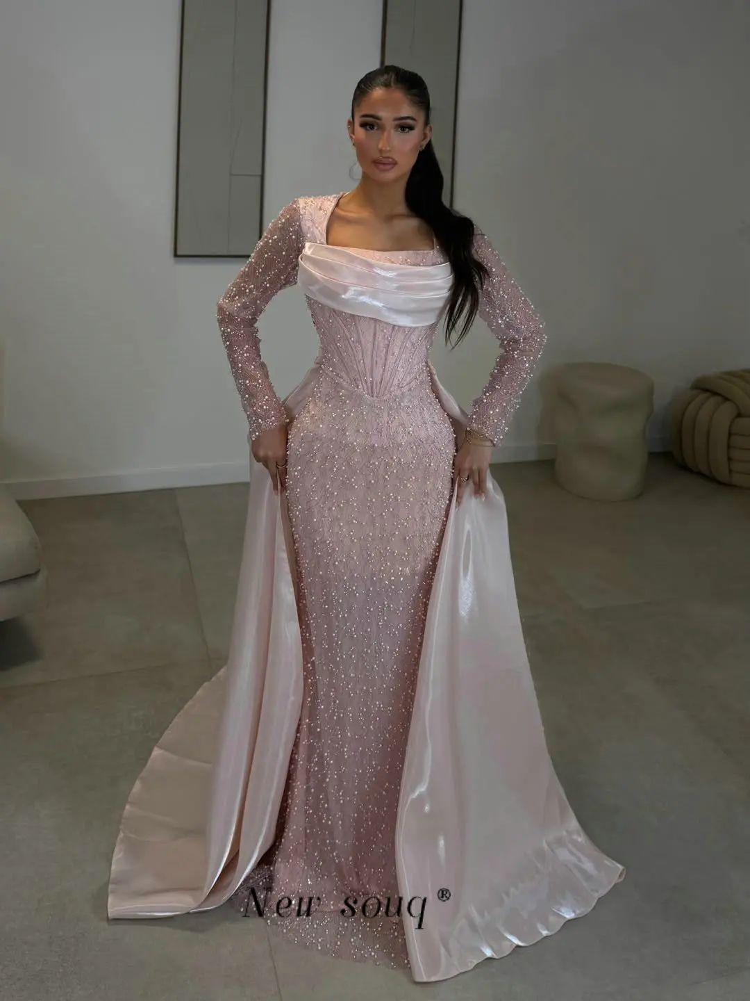 Elegant Pale Pink Long Sleeves Evening Dresses Customized Arabic Beaded Square Neck Formal Occasions Wedding Prom Events Gowns
Elegant Pale Pink Long Sleeves Evening Dresses Customized Arabic Beaded Square Neck Formal Occasions Wedding Prom Events Gowns