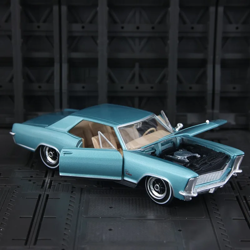 High Simulation 1:24 Riviera Alloy Car Static Decoration Realistic Sedan Model Unique Collectible Present For Male Car Fans
High Simulation 1:24 Riviera Alloy Car Static Decoration Realistic Sedan Model Unique Collectible Present For Male Car Fans