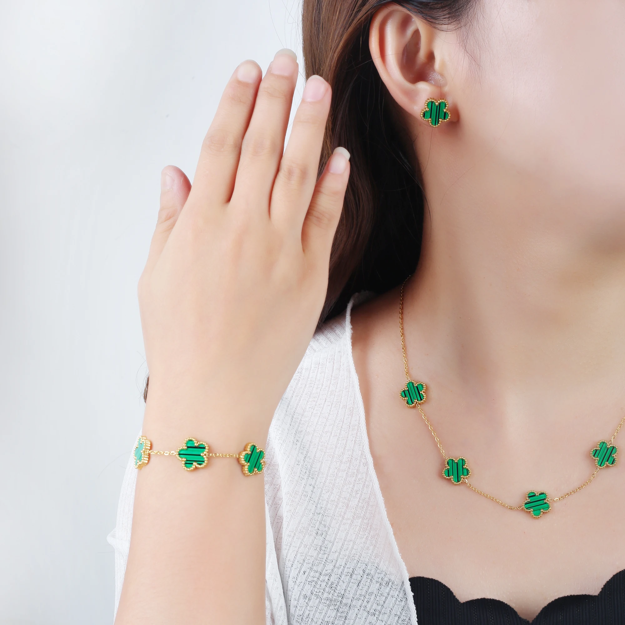 White Black Red Green Shell Five Leaf Flower Stainless Steel Ladies Bracelet Simple for Woman Party Birthday Jewelry Gift Clover
White Black Red Green Shell Five Leaf Flower Stainless Steel Ladies Bracelet Simple for Woman Party Birthday Jewelry Gift Clover