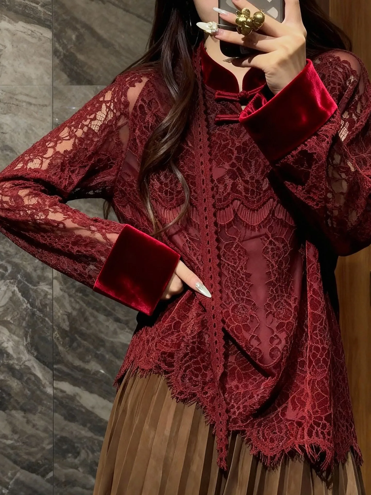Elegant Red Velvet Lace Top New Chinese Style Women's Fashionable Versatile Commute Friendly Long Sleeve Regular Fit Inner Wear
Elegant Red Velvet Lace Top New Chinese Style Women's Fashionable Versatile Commute Friendly Long Sleeve Regular Fit Inner Wear