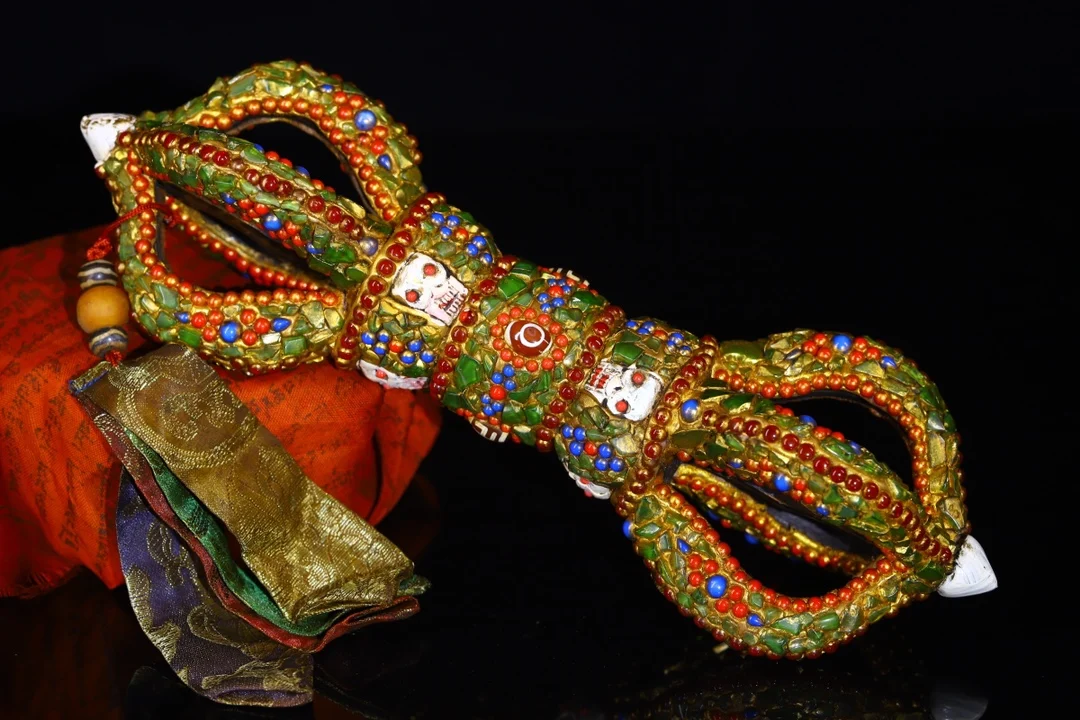 11"Tibetan Temple Collection Old Yak Gone Mosaic Gem Shell Painted Skull Head Five shares Vajra Phurpa Pendant Amulet Town house
11"Tibetan Temple Collection Old Yak Gone Mosaic Gem Shell Painted Skull Head Five shares Vajra Phurpa Pendant Amulet Town house