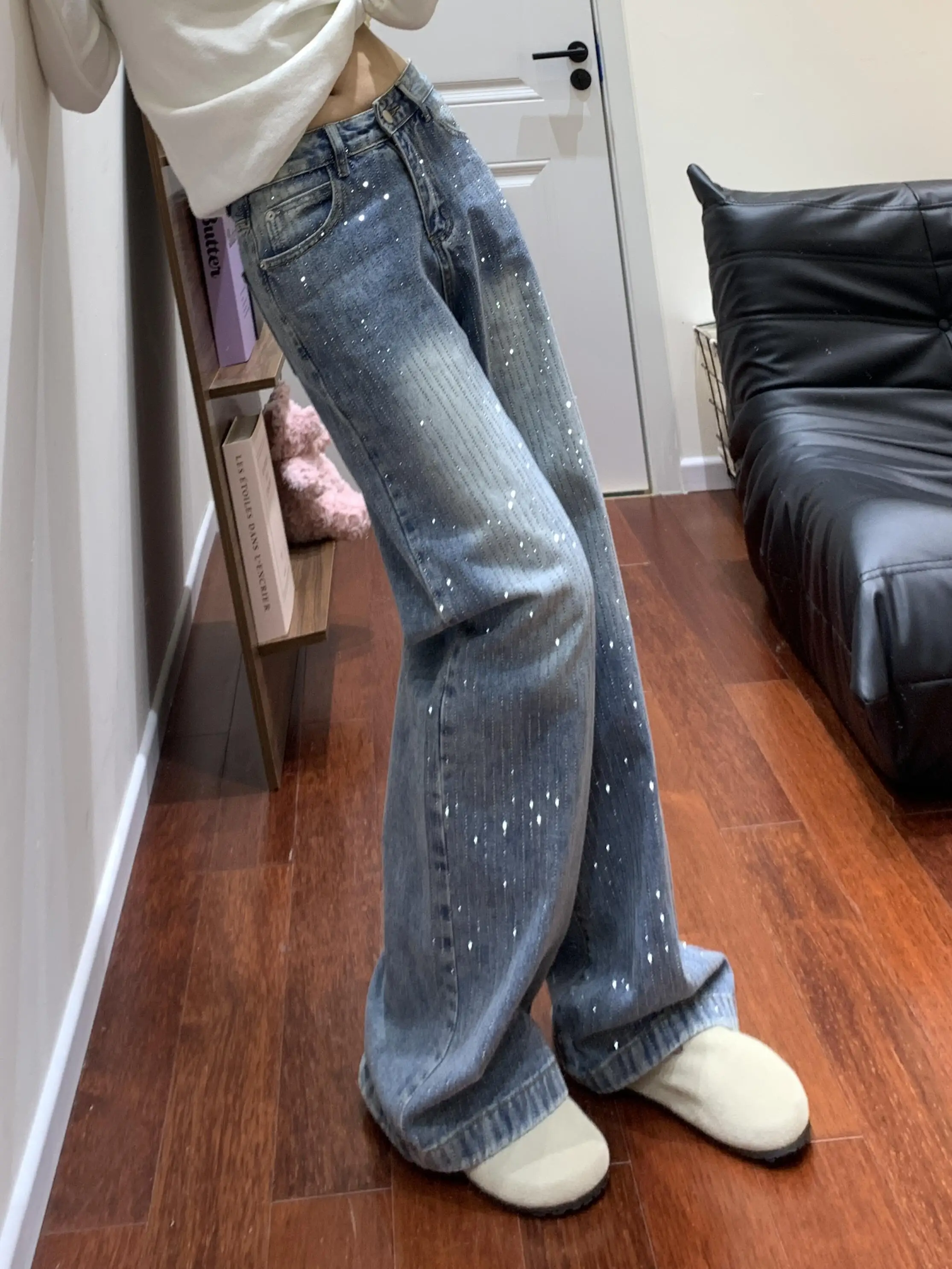 Women's Star-Embedded Diamond Jeans Loose Slim Wide Leg Pants High Waist Straight Cut Blue Denim Spring Summer Fashion Design
Women's Star-Embedded Diamond Jeans Loose Slim Wide Leg Pants High Waist Straight Cut Blue Denim Spring Summer Fashion Design