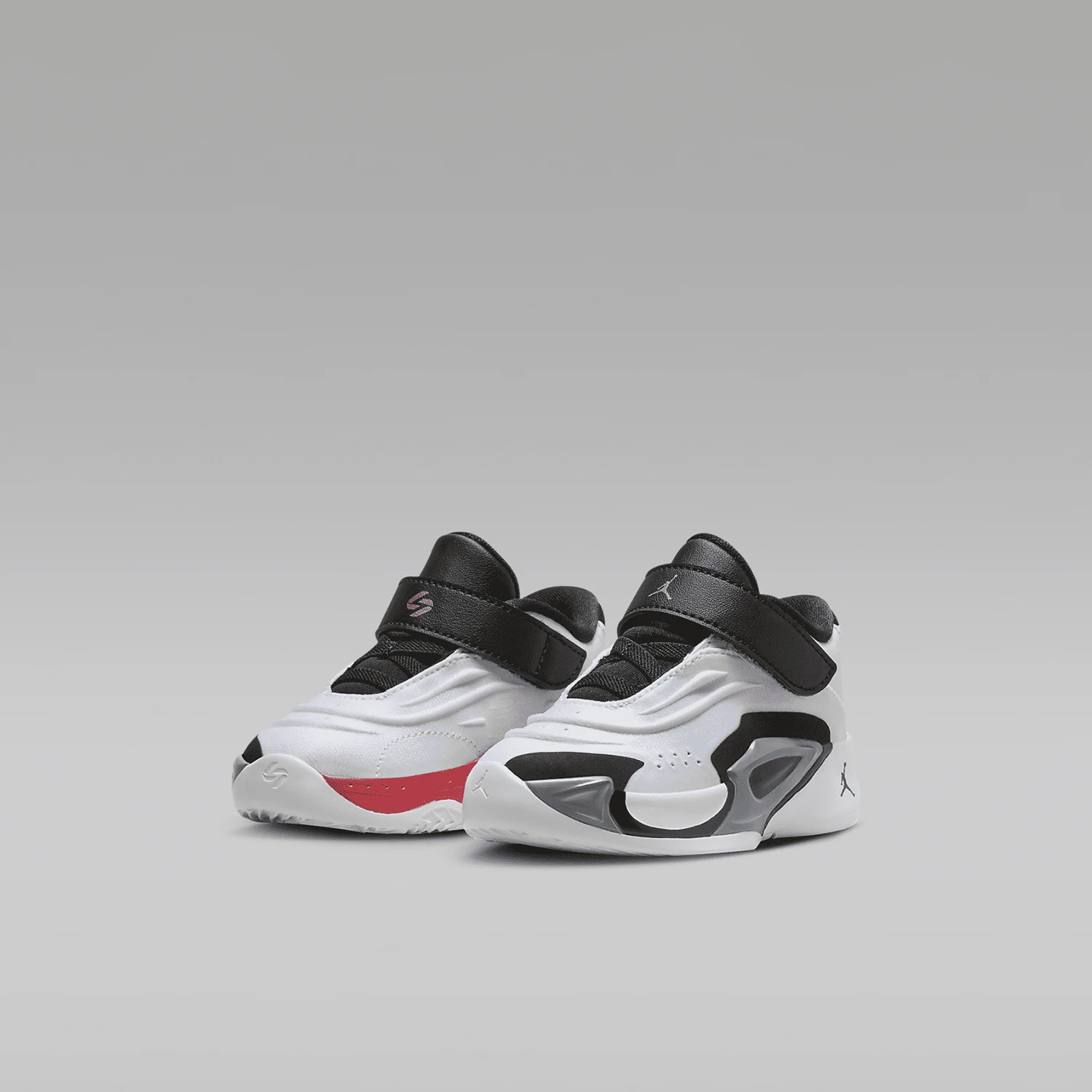 Nike genuine JORDAN baby and children's shock-absorbing Velcro wear-resistant sports shoes FQ8188-170
Nike genuine JORDAN baby and children's shock-absorbing Velcro wear-resistant sports shoes FQ8188-170