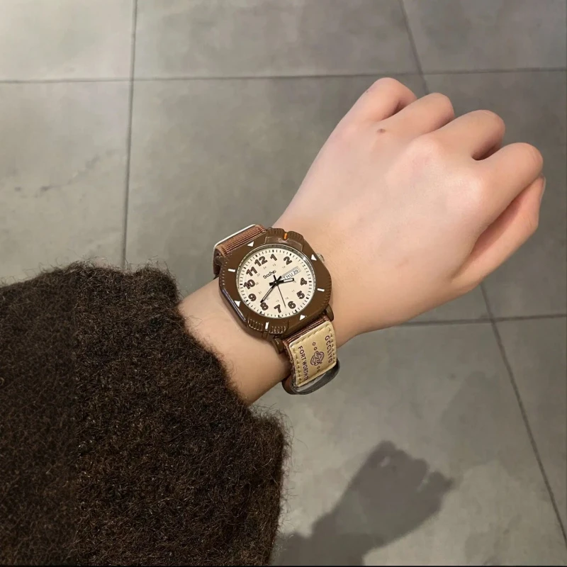 Hot New Exquisite Women'S Wooden Style Watch With High Aesthetic Value And Dual Calendar High-End Youthful Luxury Teenager Watch
Hot New Exquisite Women'S Wooden Style Watch With High Aesthetic Value And Dual Calendar High-End Youthful Luxury Teenager Watch