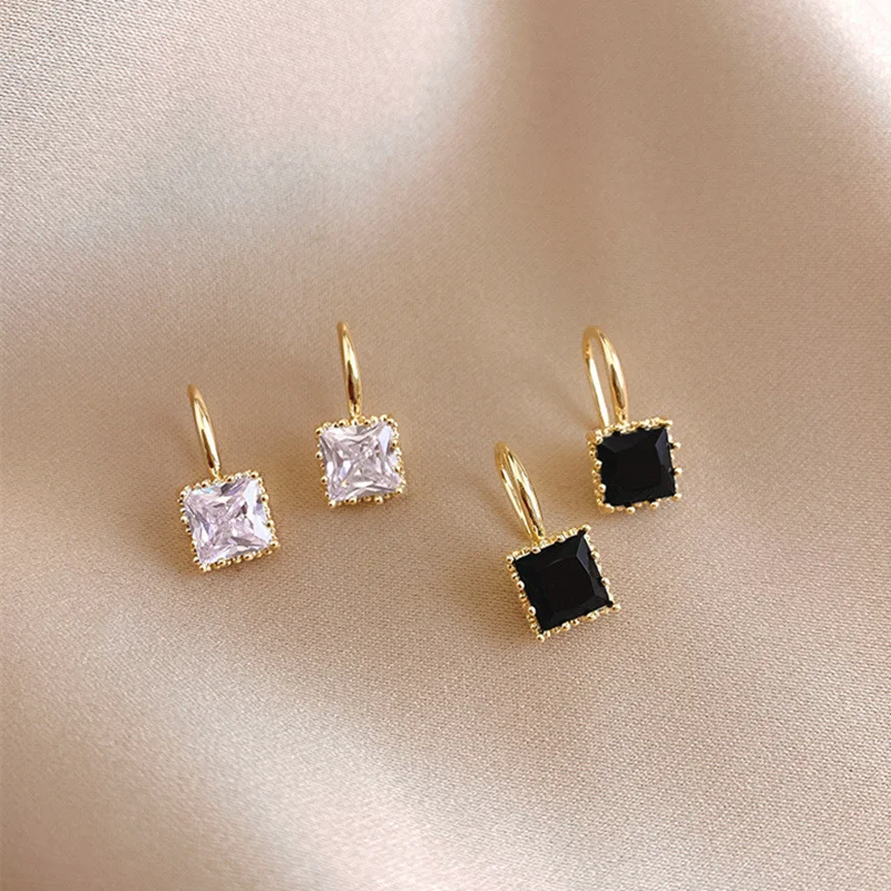 EVISPOL Simple Black White Square Cubic Zerconia Tiny Stud Earrings New Design Earrings Fashion Ear Piercing Jewelry For Woman
EVISPOL Simple Black White Square Cubic Zerconia Tiny Stud Earrings New Design Earrings Fashion Ear Piercing Jewelry For Woman