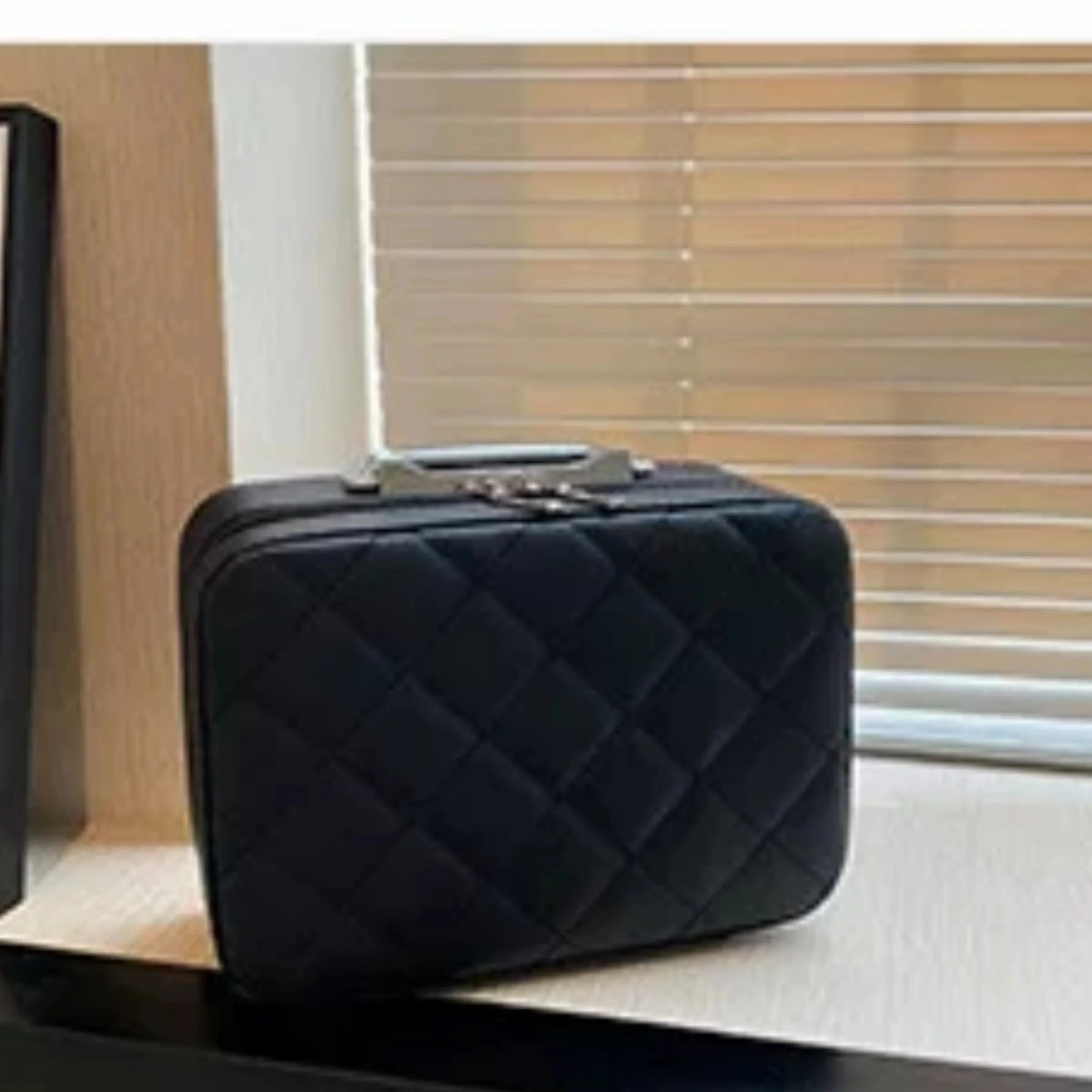 Quilted Rhombus Travel Makeup Case Cosmetic Bag With Handle Fits Your Cosmetics & Toiletries Multifunction Portable Train Makeup
Quilted Rhombus Travel Makeup Case Cosmetic Bag With Handle Fits Your Cosmetics & Toiletries Multifunction Portable Train Makeup