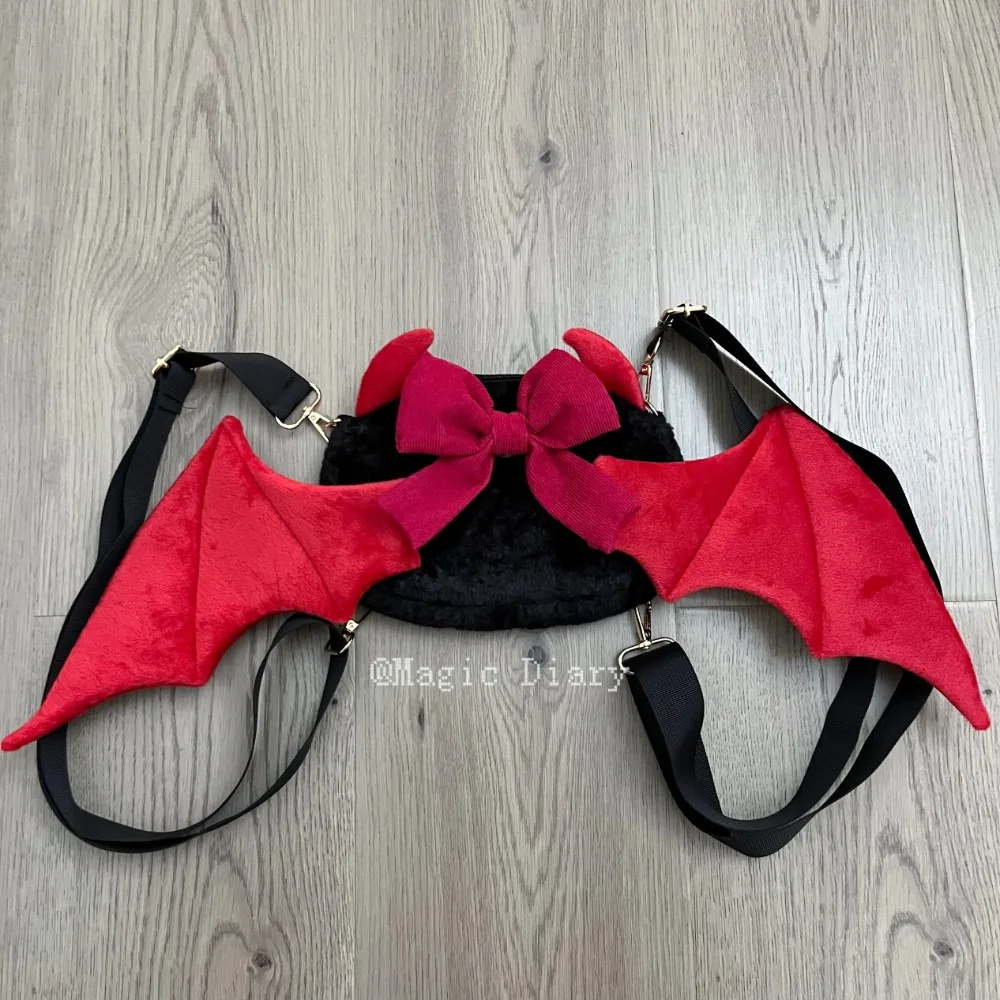 Сумка с крыльями Лолиты, школьный плюшевый меховой рюкзак Mochila Harajuku, готический рюкзак с бантом Kawaii Mochilas, милые милые модные сумки для женщин
Сумка с крыльями Лолиты, школьный плюшевый меховой рюкзак Mochila Harajuku, готический рюкзак с бантом Kawaii Mochilas, милые милые модные сумки для женщин