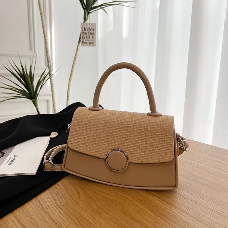 Minimalist Luxury Leather Diaper Bag: Elegant Crossbody Handbag For Women With Designer Letter Logo And Large Tote Capacity
Minimalist Luxury Leather Diaper Bag: Elegant Crossbody Handbag For Women With Designer Letter Logo And Large Tote Capacity
