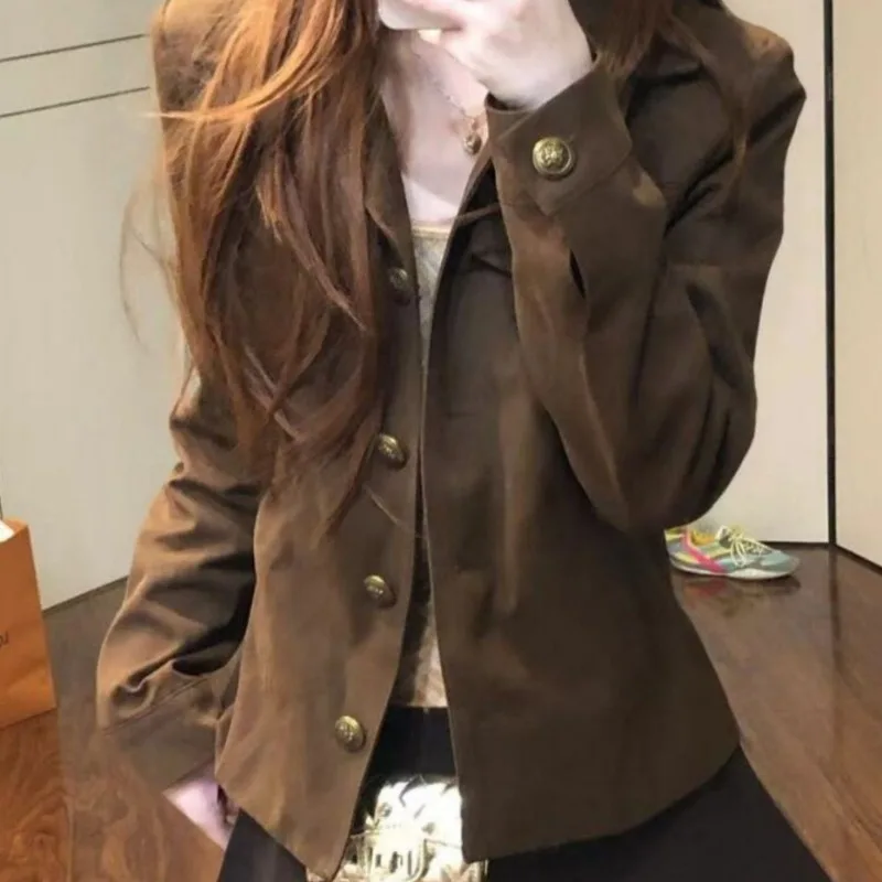 Коричневая рабочая женская куртка с лацканами, ранняя осень, новый стиль, короткая темпераментная американская куртка с поясом, топ
Коричневая рабочая женская куртка с лацканами, ранняя осень, новый стиль, короткая темпераментная американская куртка с поясом, топ
