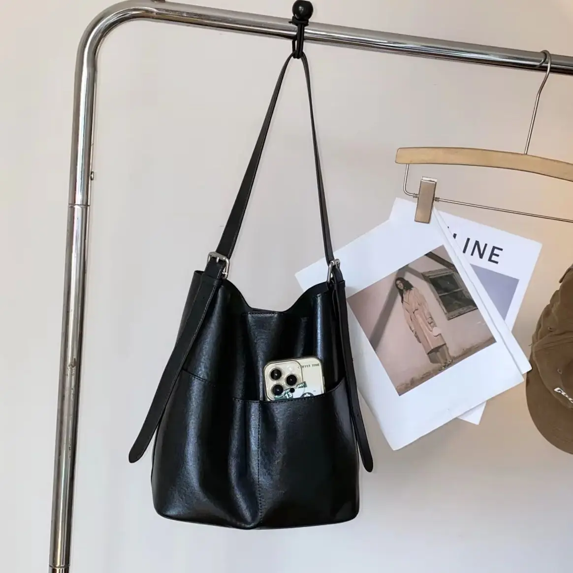 Женские сумки-ведра из натуральной коровьей кожи через плечо, роскошная дизайнерская брендовая женская большая сумка-тоут для женщин, сумка подмышками
Женские сумки-ведра из натуральной коровьей кожи через плечо, роскошная дизайнерская брендовая женская большая сумка-тоут для женщин, сумка подмышками